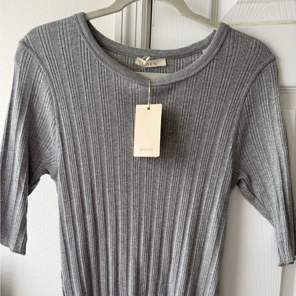 Doen “Ada” Gray Ribbed Knit Tee (XL) NWT 😍